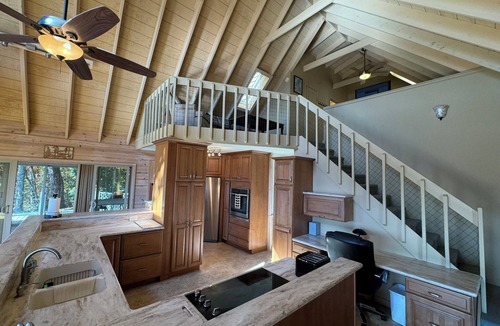 Hiawassee Cabin | Charming Bell Chalet, Hot Tub, Unbelievable Mountain, Lake Chatuge View!