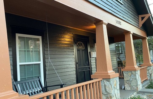 Cherry House | Charming bungalow in historic Cherry Neighborhood - Amazing Location