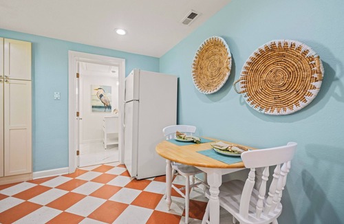 Manteo House | Charming Coastal Retreat in Manteo – Newly Remodeled & Ready for Your Stay!