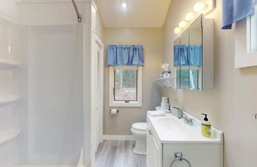 Chamberlain House | Charming Cottage with Ocean Views, Wifi, and Washer and Dryer