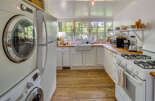 West Side Historic District Cottage | Charming Home < 2 Mi to Downtown Hendersonville!