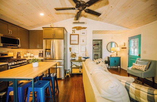 New River House | Charming lakeside retreat with serene views, cozy interiors, spacious deck, and lush outdoor spaces.