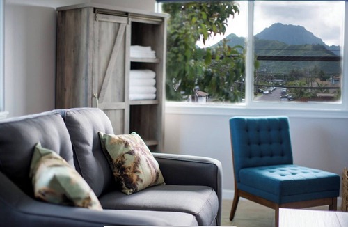 Coconut Grove Apartment | Charming Loft in peaceful Kailua with WiFi, AC, and Mountain views.