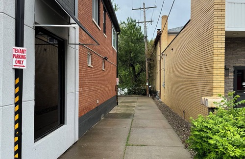 Fairview Park Apartment | Charming new 2-bedroom apartment with AC and WiFi in lovely Fairview Park