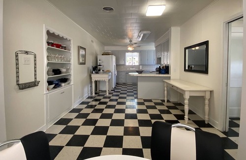 Brenham House | Charming original 1940's home in the heart of downtown Brenham