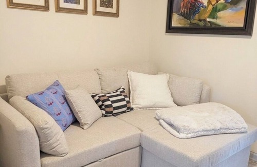 Gowanus Apartment | Charming Park Slope/Gowans 2 bedroom. F, G and R stop on same block.