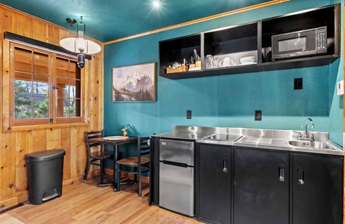 Colorado Springs Cabin | Charming Woodland Cabins with Modern Comforts near Garden of the Gods in Colorado Springs, Colorado