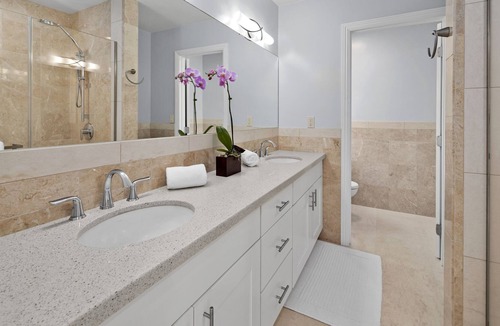 Portlock House | Cheerful, 3 bedroom, Waterfront Townhome with Spa! NO CLEANING FEE!