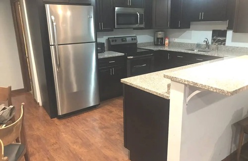 Sheffield Neighbors Apartment | Chic 2-bedroom in center of Lincoln Park/Depaul/Wrigley + Parking