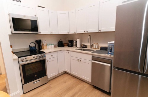Flatiron District Apartment | Chic 3BR in Flatiron/Chelsea | W/D + Smart TV’s