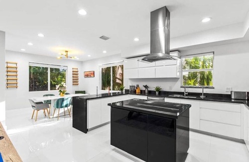 South Lake Villa | Chic Villa by Glam Homes