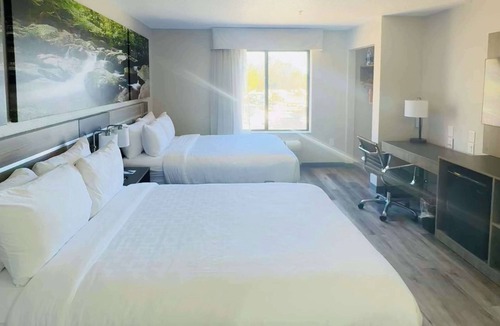 Albemarle Hotel | Clarion Pointe Albemarle