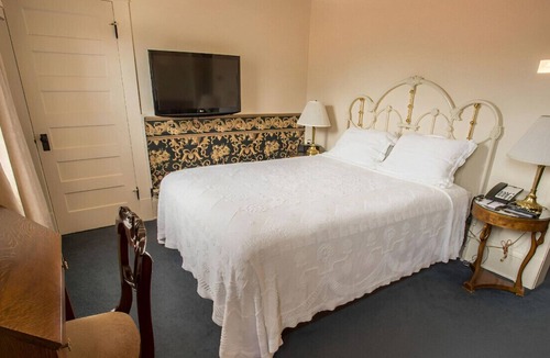 Central Boulder House | Classic & Elegantly Appointed Room for Couples!