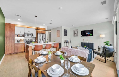 University Circle House | Cleveland Clinic w KingBed,Balcony,Gym,Parking,WD