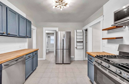 Detroit - Shoreway House | Cleveland Hideaway Near Beach & Restaurants