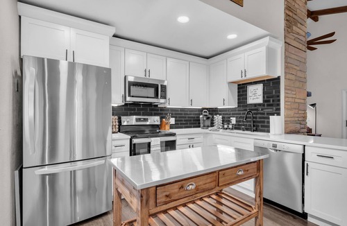 Charter Hills Cabin | Close to Slopes | Hot Tub | Modern | Deers Visit