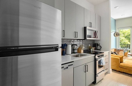 NoDa Apartment | Color Pop Loft, King Bed, NoDa, Free Parking, Rooftop & Terrace