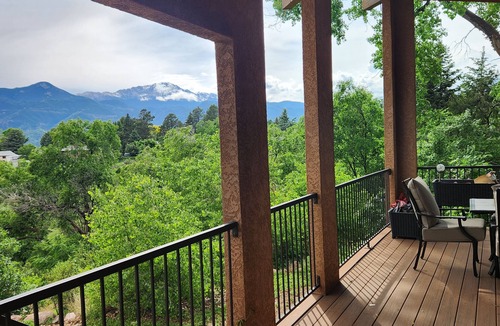 West Colorado Springs House | Colorado Springs Mesa Retreat