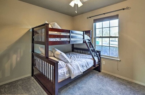 Springdale House | Comfortable Home in Springdale
