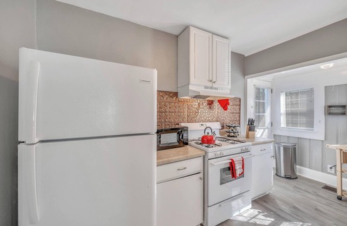 Sylvan Hills House | Comfy & Charming Home Near Downtown Atlanta. Close to lots of stuff!