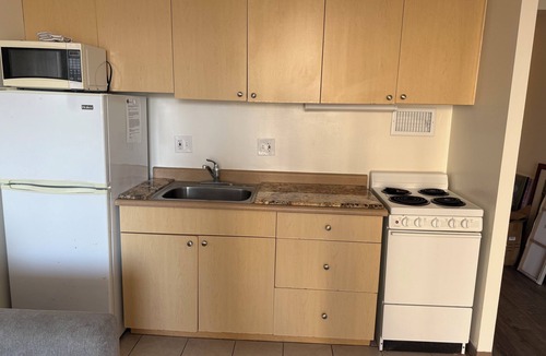 Waikiki Apartment | Comfy studio, King bed, kitchen & parking included with stay