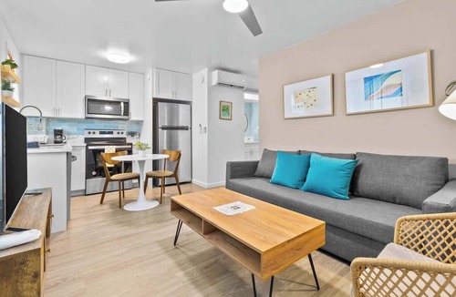 McCully - Moiliili Apartment | Contemporary & Renovated Honolulu Suite w/AC