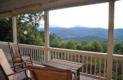 Spruce Pine House | Continental Divide Retreat: Million-Dollar Views Spacious Decks & Modern Comfort