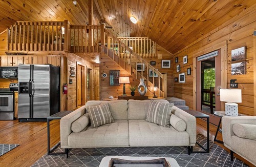 Mineral Bluff Cabin | Copper Ridge Hideaway - Dog Friendly | Pac Man Arcade Game | Hot Tub