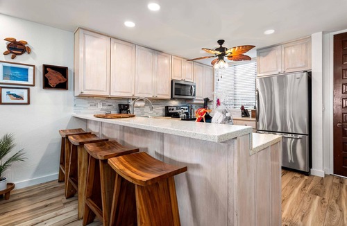 Historic Kailua Village Condo | Country Club Villas#115