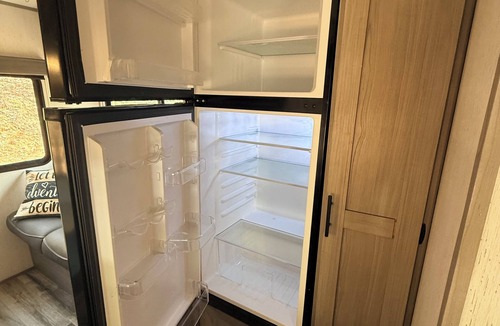 Whittier House | Cozy 1-bedroom Camper RV in amazing Whittier with Heat, AC and WiFi