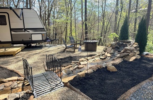 Whittier House | Cozy 1-bedroom Camper RV in amazing Whittier with Heat, AC and WiFi