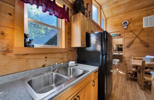 Bryson City Cabin | Cozy 2-Bedroom Cabin Retreat near the Nantahala Outdoor Center