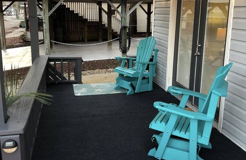 Surfside Beach Cottage | Cozy 2-bedroom cottage in superb Myrtle Beach OL Family Campgroun