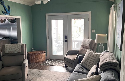 Surfside Beach Cottage | Cozy 2-bedroom cottage in superb Myrtle Beach OL Family Campgroun