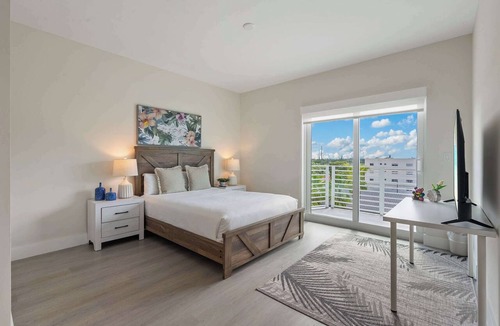 Parkside Apartment | Cozy 2 bedroom, Free Parking and High Speed Wifi