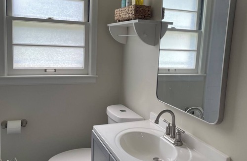 Chagrin Falls House | Cozy 2-bedroom house in Chagrin Falls Village, Walk to Everything
