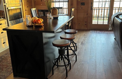 Smithfield House | Cozy 2-bedroom lake house with loft in adorable Smithfield with AC