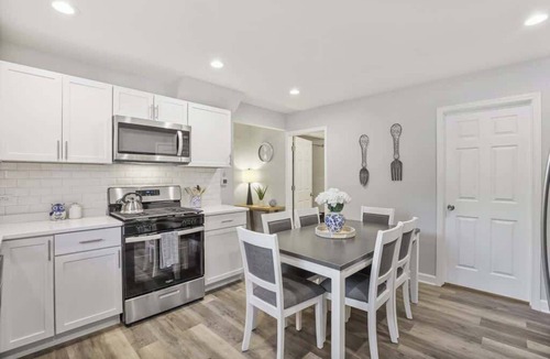 St. Charles House | Cozy Chic 4BD 2BA Home in St Charles