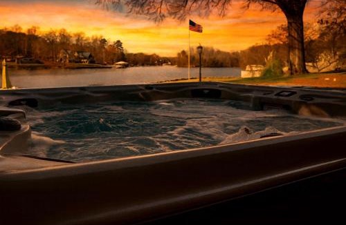 Dixie - Berryhill House | Cozy Cottage with Swimming Pool in Charlotte, North Carolina