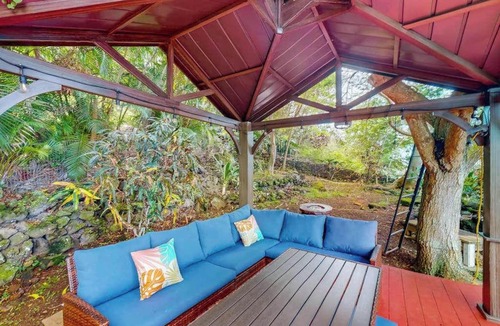 Kailua-Kona Apartment | Cozy Kona Ohana Studio with Lanai, Ocean Views, Gazebo & Firepit