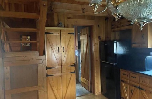 Cranks Cabin | Cozy log cabin near Pennington Gap and Jonesville, VA known as "The Duck Pond"
