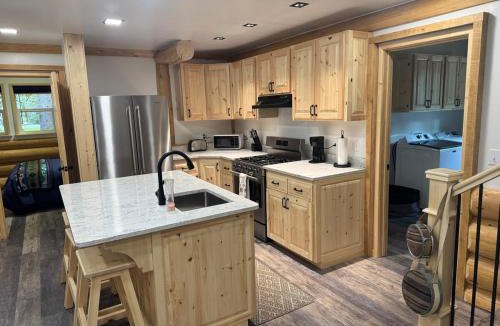 Gustavus House | Cozy log home