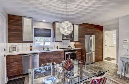 Cherry Condo | Cozy One-Bedroom Apartment in Myers Park
