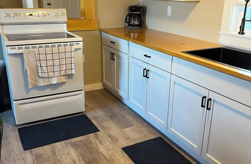 Stratton House | Cozy Trailside Getaway. Snowmobile and ATV Trail Access. Near Sugarloaf.