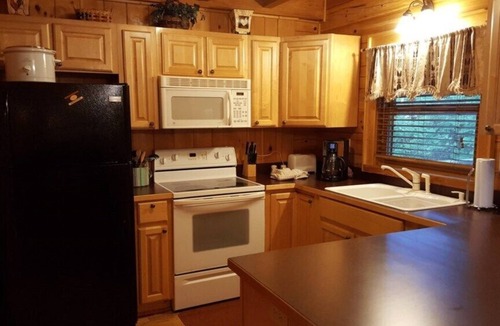 Maggie Valley House | Crazy Wolf is a cozy 2 bedroom cabin close to the heart of Maggie Valley, Htub