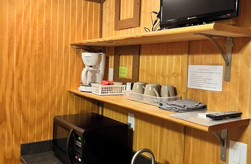 Chocowinity Cabin | Creekside Cabin steps away from Blount's Creek!