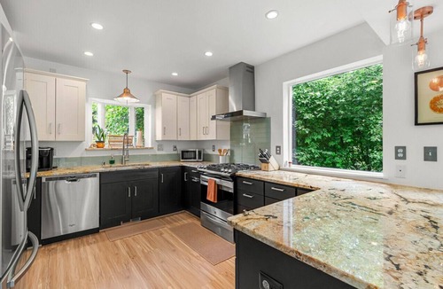 Downtown Anchorage House | Creekside Retreat, King Bed Near Downtown & Trails, sleeps 14!
