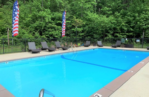 Sevierville Cabin | Creeksong Hollow: Free Attraction Tickets, Hot Tub, Walk to Pool & Beautiful Creek View