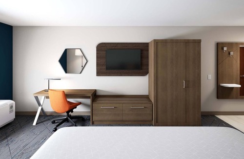 Abilene Hotel | Daily Breakfast & Onsite Parking | Near Great Plains Theatre - 1.8 miles