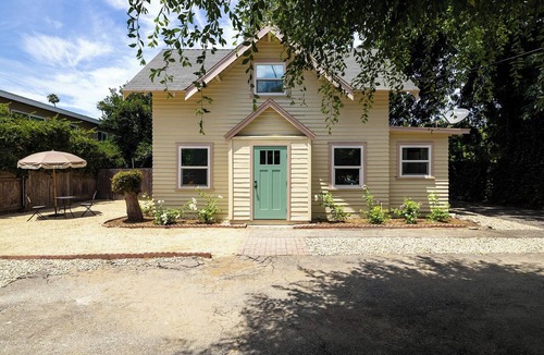 Mid Central Cottage | Dandy M - Charming vintage countryhouse-inspired cottage in Pasadena